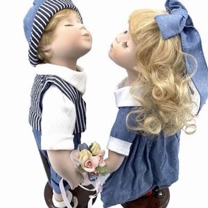 Geppeddo Kyle & Katie Kissing Porcelain Dolls New in Box Vintage 14C055